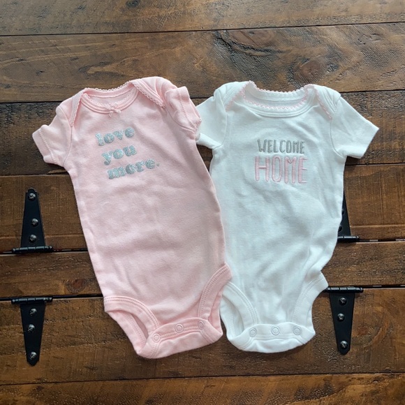 ❤️ Carter’s Newborn Bundle of Onesies #144 - Picture 2 of 9